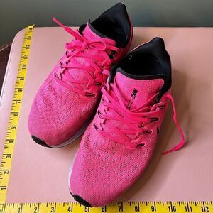 Nike Pink & Black Tennis Shoes Sneakers Mesh Size 10